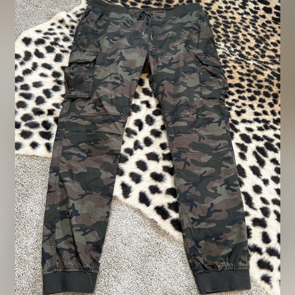 H&M Camouflage Cargo Pants Men’s Size XL